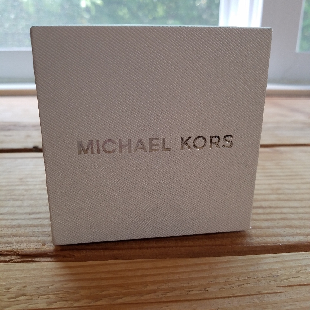 MICHAEL Kors Rose Gold Watch - Picture 5 of 5